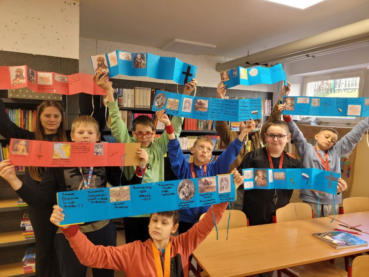 Zdjęcie: Kreatywne zajęcia w ramach projektu - język polski kl.5