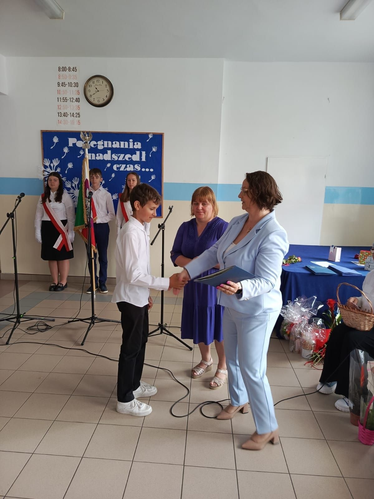 Galeria zdjęć: POŻEGNANIE ABSOLWENTÓW