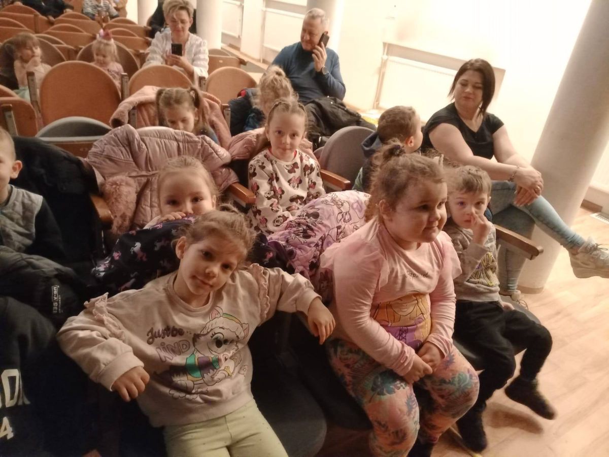 Galeria zdjęć: PRZEDSZKOLAKI W TEATRZE