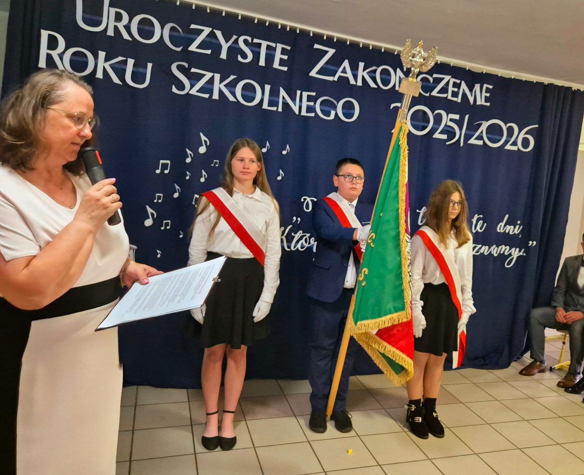 Galeria zdjęć: Zakończenie edukacji w szkole podstawowej przez uczniów klasy VIII