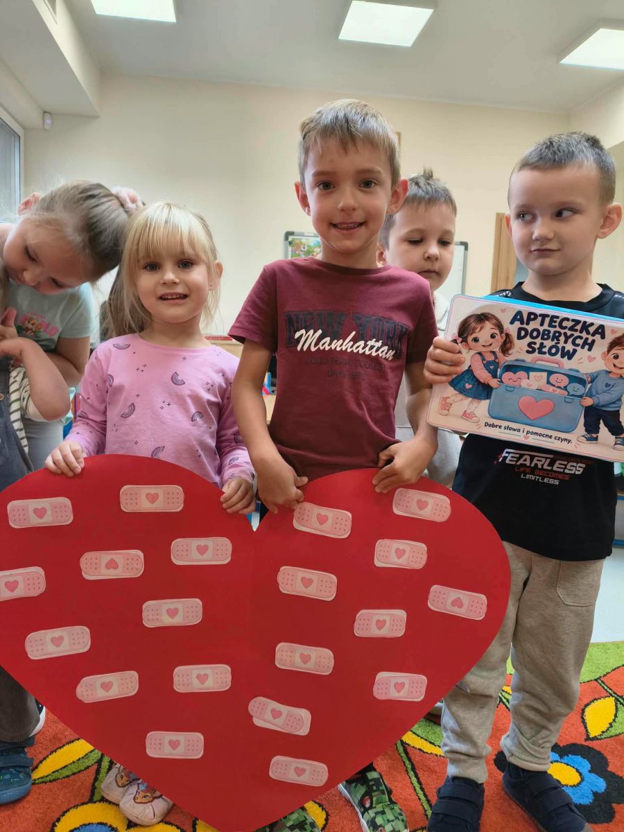 Zdjęcie: TYDZIEŃ BUDOWANIA RELACJI W GRUPIE „PINGWINKI”